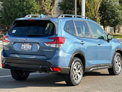 Used 2022 Subaru Forester Premium w/ Popular Package #2 image 4