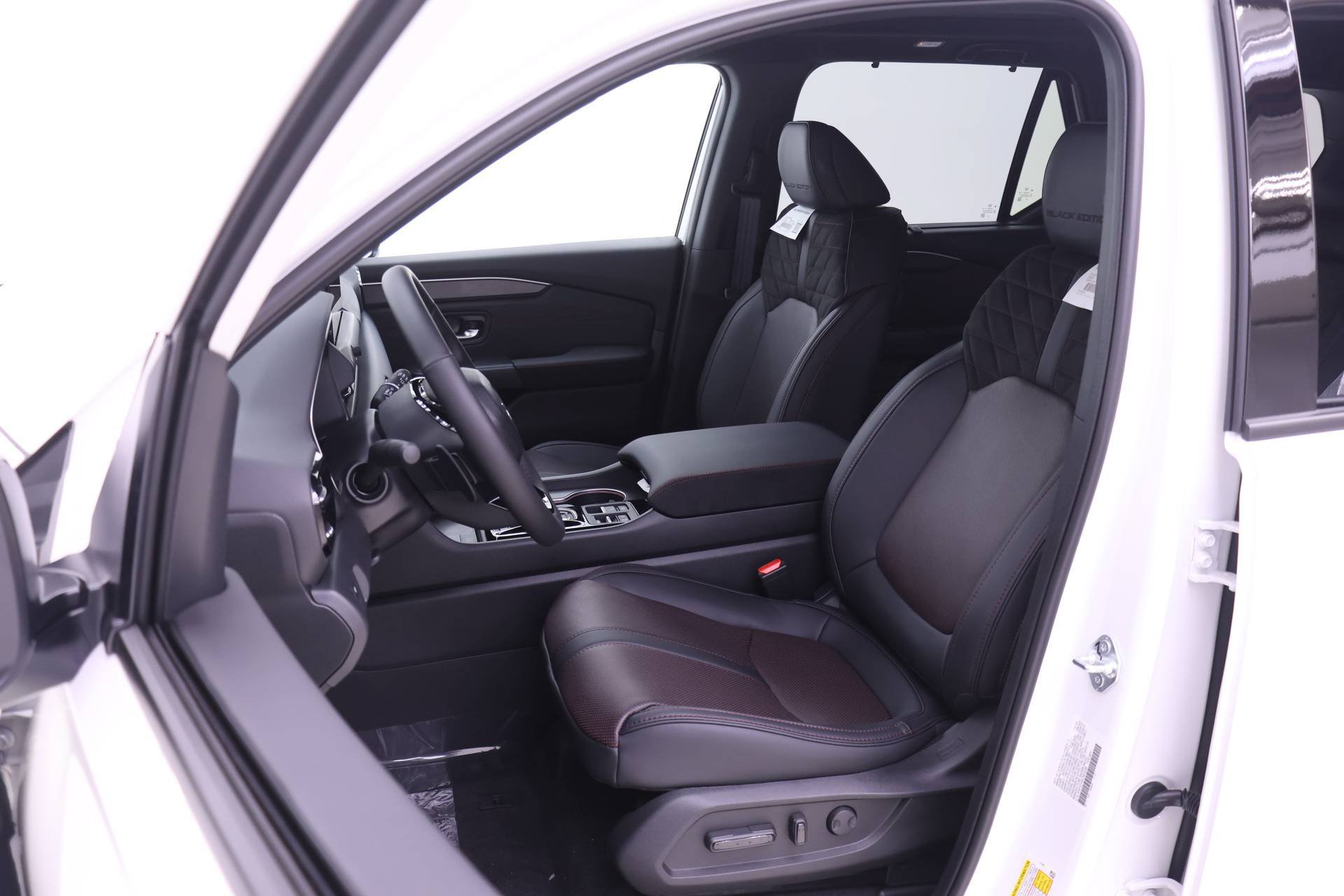 New 2026 Honda Pilot Black Edition image 4