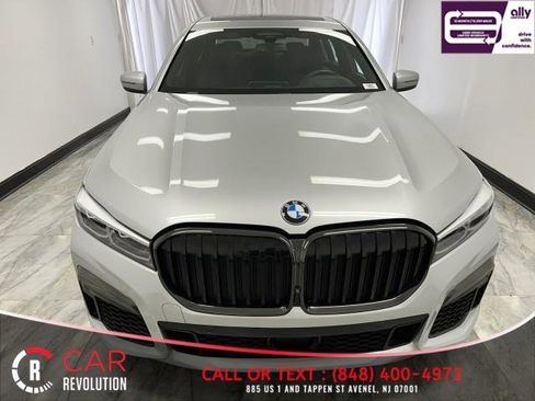 Used 2020 BMW 750i xDrive w/ Executive Package AWD/4WD image 2