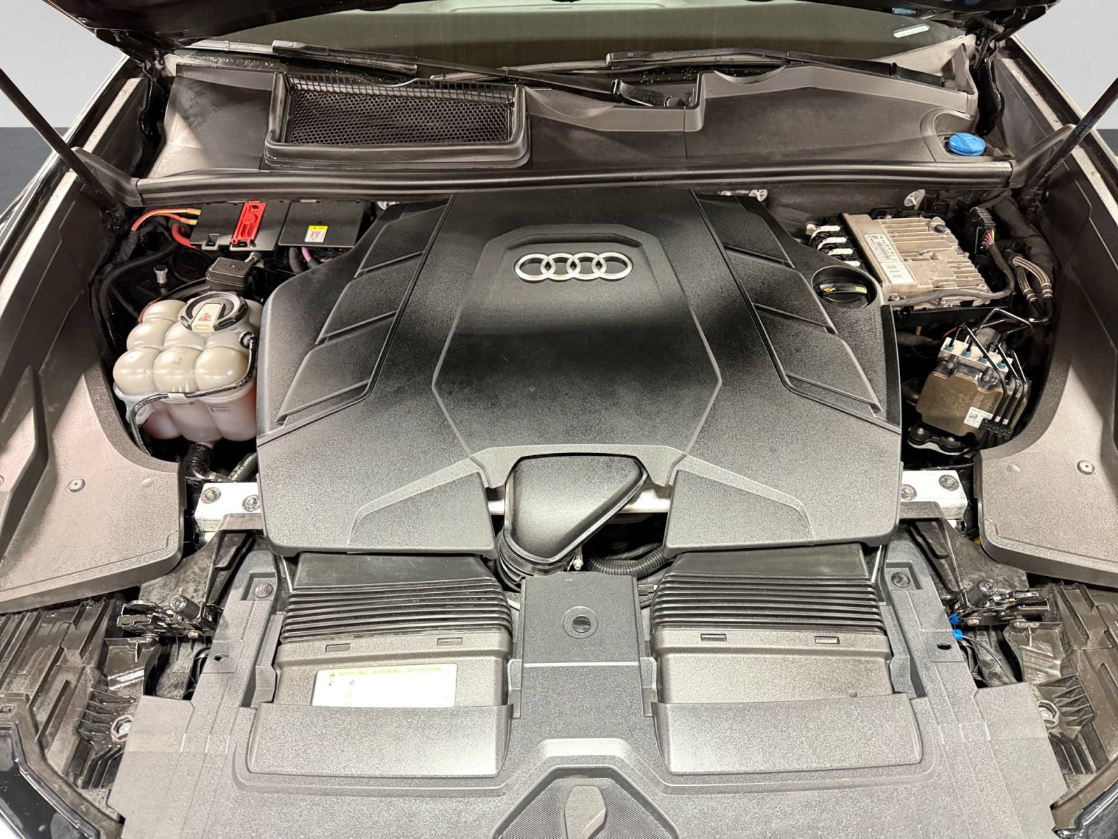 Used 2019 Audi Q8 Premium Plus w/ Premium Plus AWD/4WD image 27