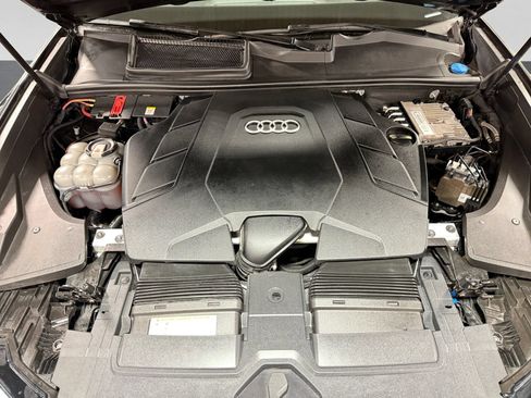 Used 2019 Audi Q8 Premium Plus w/ Premium Plus AWD/4WD image 27