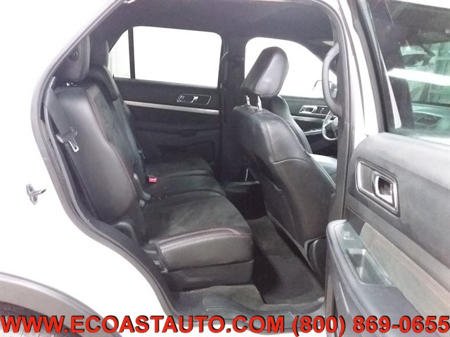 Used 2018 Ford Explorer XLT w/ Equipment Group 202A FWD image 13