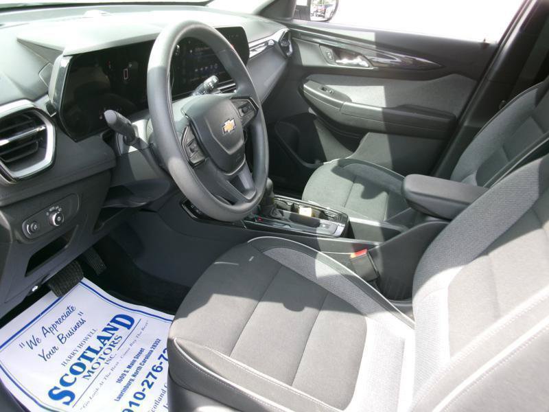 Used 2025 Chevrolet TrailBlazer LT AWD/4WD image 13