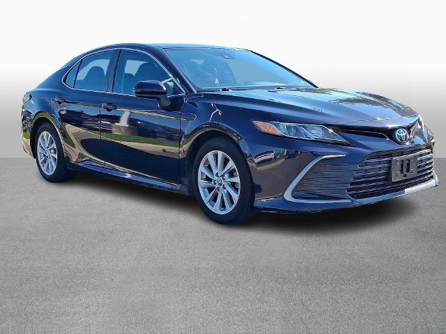 Used 2022 Toyota Camry LE FWD image 3