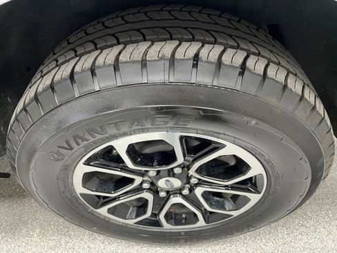 Used 2024 Ford Expedition Max XLT image 16