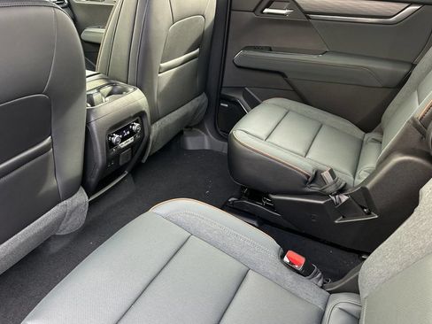 Used 2026 GMC Acadia AT4 w/ Super Cruise Package AWD/4WD image 9