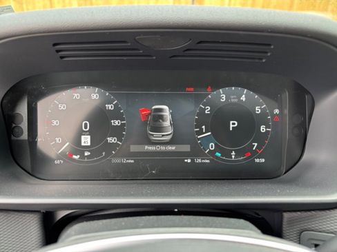 Used 2025 Land Rover Discovery Dynamic SE AWD/4WD image 24