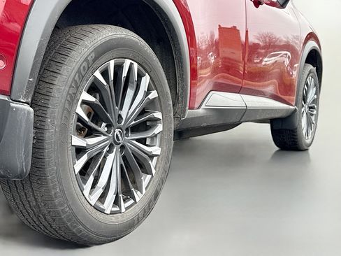 Certified 2025 Nissan Rogue SL w/ Tech Package image 15