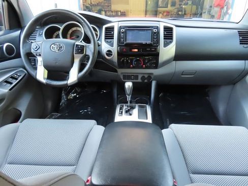 Used 2014 Toyota Tacoma 4x4 Double Cab w/ TRD Sport Package image 5