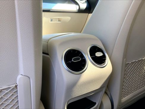 Certified 2022 Mercedes-Benz GLB 250 4MATIC image 35