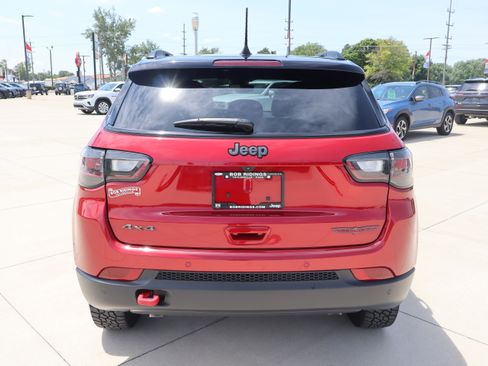 Used 2024 Jeep Compass Trailhawk w/ Trailhawk Elite Group AWD/4WD image 7