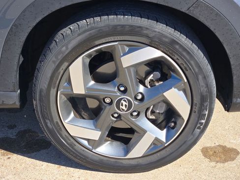 Certified 2023 Hyundai Venue Limited w/ Cargo Package image 9