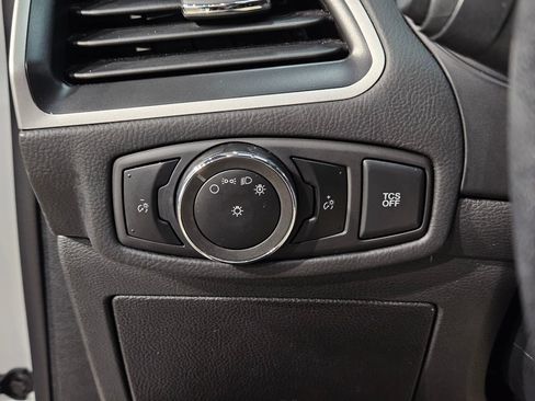 Used 2024 Ford Edge SEL image 25