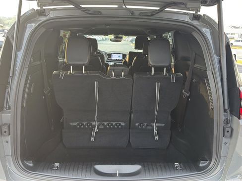 Used 2025 Chrysler Pacifica Select FWD image 32