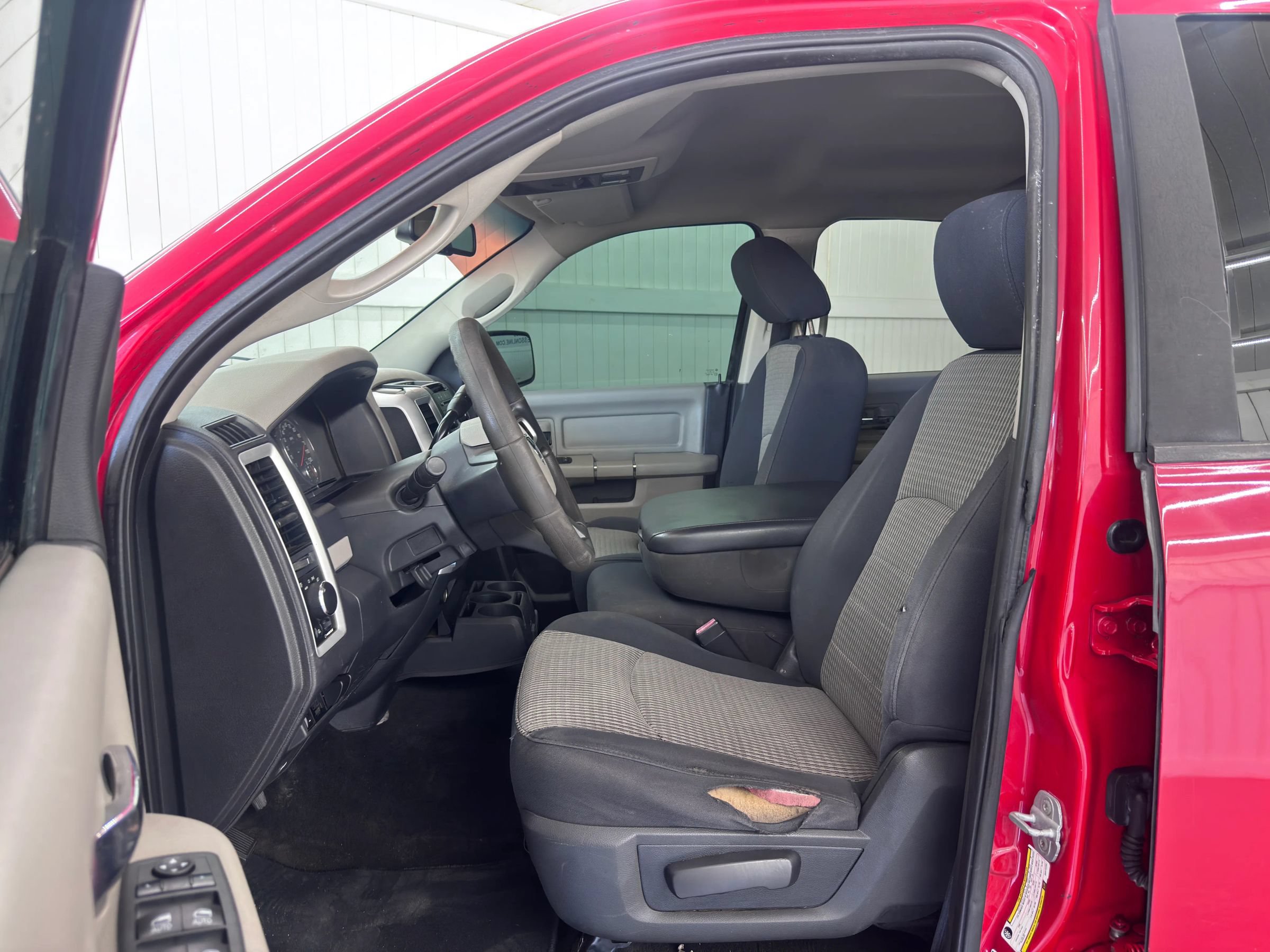 Used 2011 RAM 2500 SLT AWD/4WD image 9