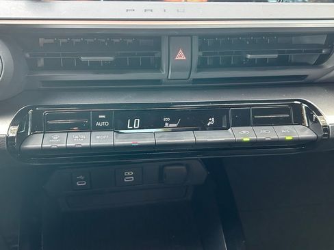 Used 2024 Toyota Prius LE image 24