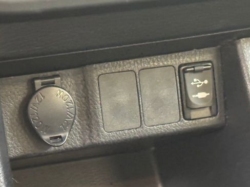 Used 2014 Toyota Corolla LE image 32