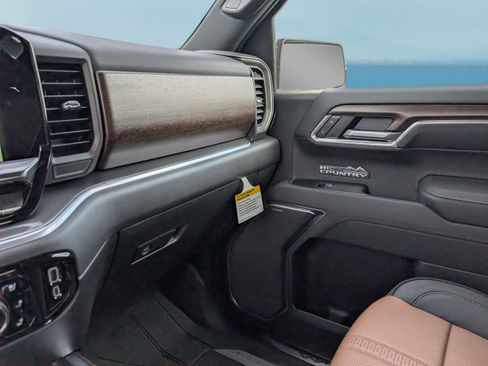 Used 2026 Chevrolet Silverado 1500 High Country AWD/4WD image 31