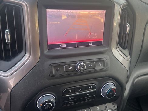 Used 2025 Chevrolet Silverado 2500 Custom w/ Custom Value Package image 4