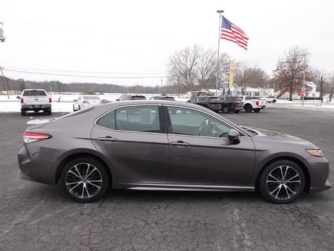 Used 2019 Toyota Camry L image 3
