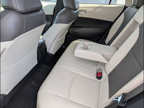 Used 2024 Toyota Corolla Cross XLE w/ Convenience Package image 12