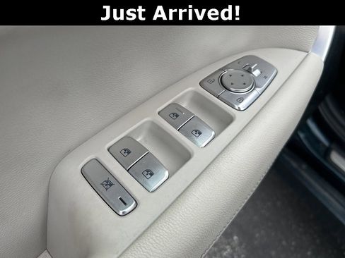 Used 2024 Genesis G70 2.5T image 10