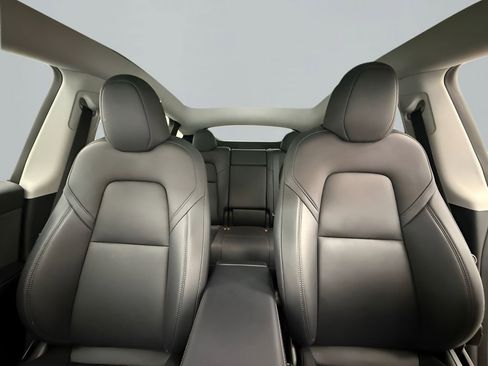 Used 2023 Tesla Model Y Long Range image 14