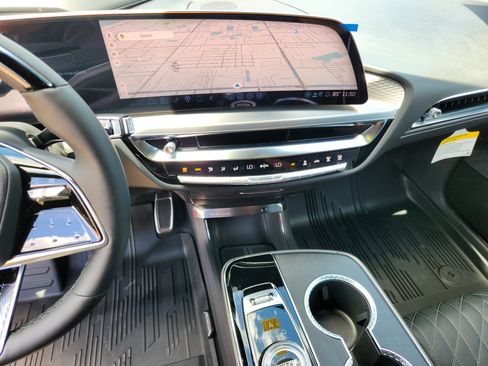 New 2026 Cadillac Lyriq V w/ Exterior Carbon Fiber Package AWD/4WD image 22