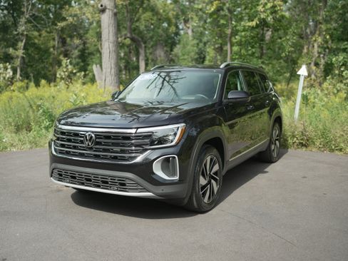 Used 2025 Volkswagen Atlas SEL image 4