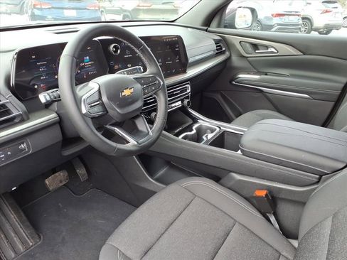 Used 2025 Chevrolet Traverse LT w/ Driver Confidence Package image 14