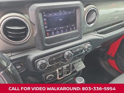 Used 2019 Jeep Wrangler Unlimited Sahara AWD/4WD image 9