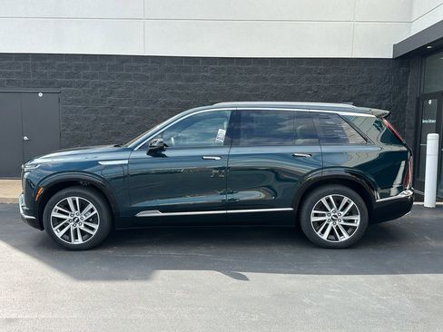 New 2026 Cadillac Vistiq Luxury image 2