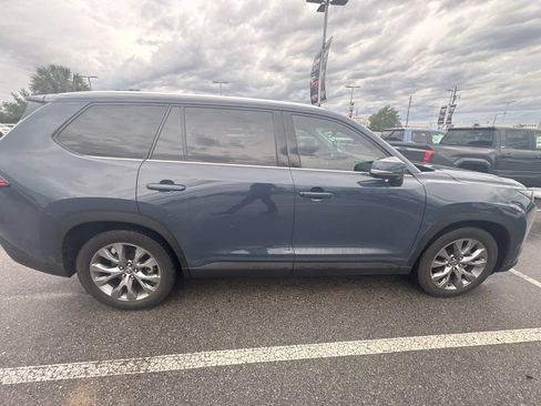 Used 2024 Toyota Grand Highlander FWD image 16
