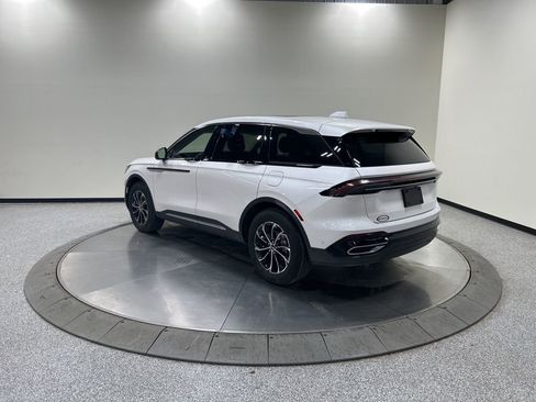 Certified 2024 Lincoln Nautilus Premier w/ Equipment Group 102A image 7