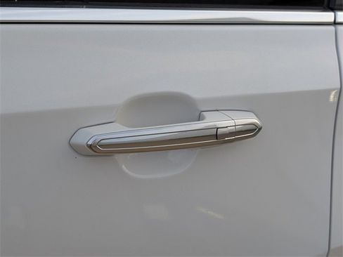 Used 2023 Cadillac XT4 Luxury image 6