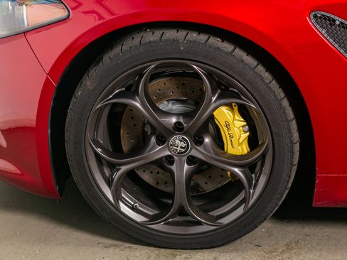 Used 2024 Alfa Romeo Giulia Quadrifoglio image 18