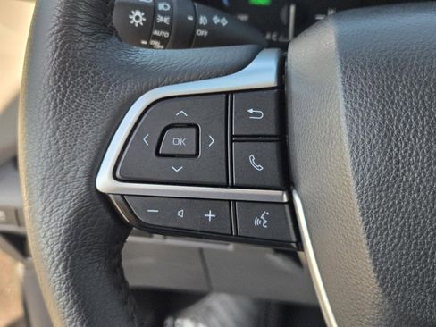 Used 2024 Toyota Sienna XLE image 17