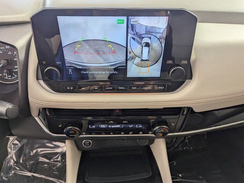 Used 2023 Nissan Rogue SL w/ SL Premium Package image 24