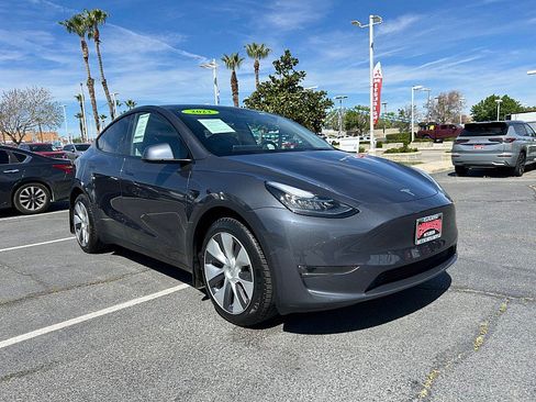 Used 2023 Tesla Model Y AWD image 1