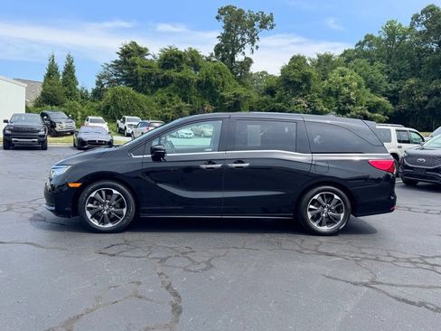 Used 2023 Honda Odyssey Elite image 3