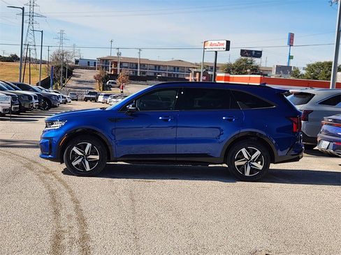 Certified 2023 Kia Sorento S image 4