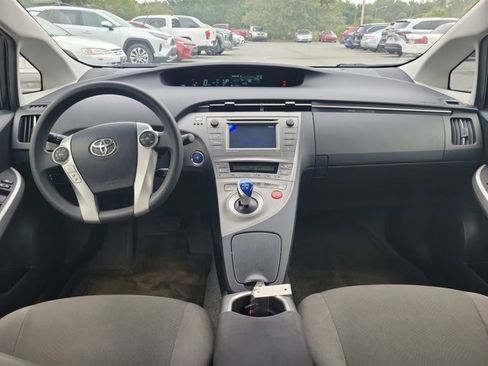 Used 2014 Toyota Prius Three image 2