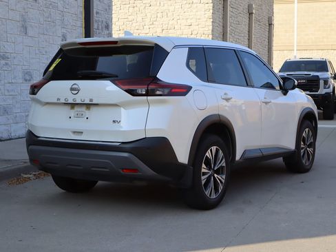 Used 2023 Nissan Rogue SV FWD image 3