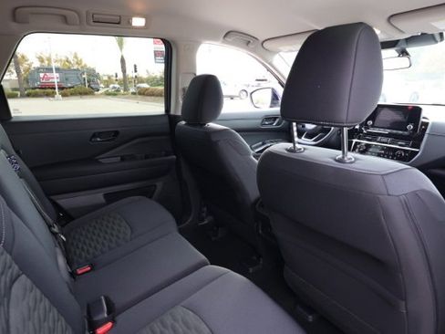 New 2025 Nissan Pathfinder SV image 17