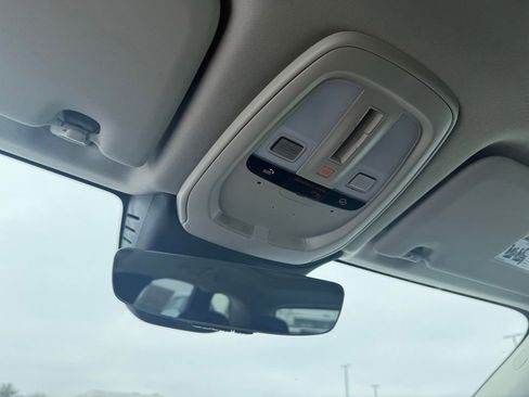 Used 2025 Volvo XC60 B5 Plus image 22