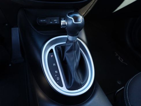 Used 2017 Kia Soul + image 5