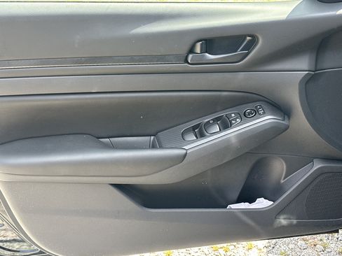 Used 2025 Nissan Altima 2.5 S FWD image 10