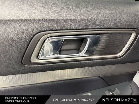 Used 2018 Ford Explorer XLT w/ Equipment Group 202A AWD/4WD image 39