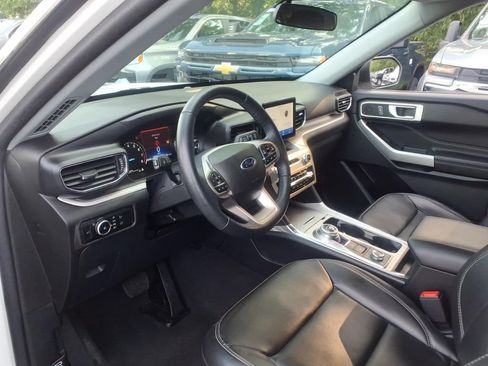 Used 2023 Ford Explorer XLT w/ Equipment Group 202A AWD/4WD image 13