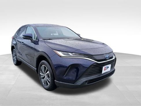 Used 2023 Toyota Venza LE image 7